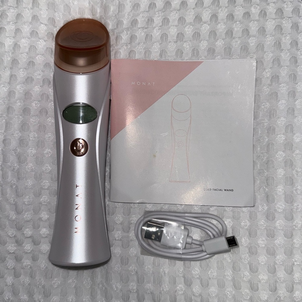 Monat | Hot & Cold Facial Wand with USB Charger